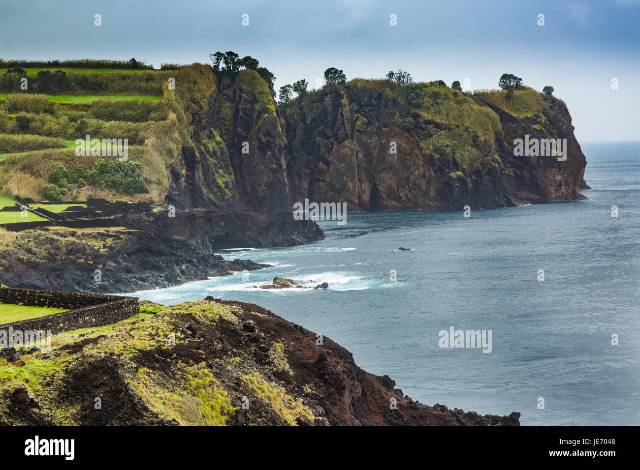 Norden von Sao Miguel Island, Atlantik. Die Insel Sao Miguel ist Teil des Azoren-Archipels, Portugal. Stockfoto