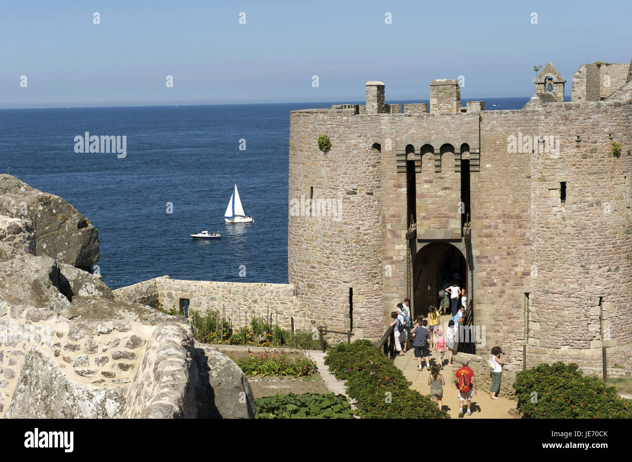 Europa, Frankreich, Bretagne, Cote D' Emeraude, Cap Frehel, Touristen in die Festung la Schlossbar Stockfoto