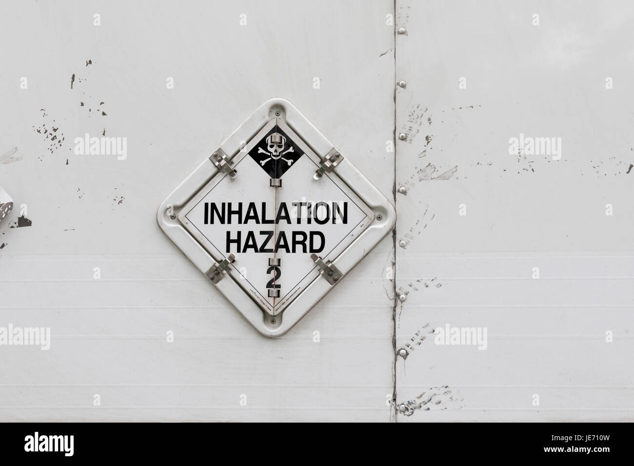 Mercer, Pennsylvania - ein gefährlicher Stoffe Warnung Plakat auf einem Lastwagen auf der Interstate 80 im westlichen Pennsylvania. Stockfoto