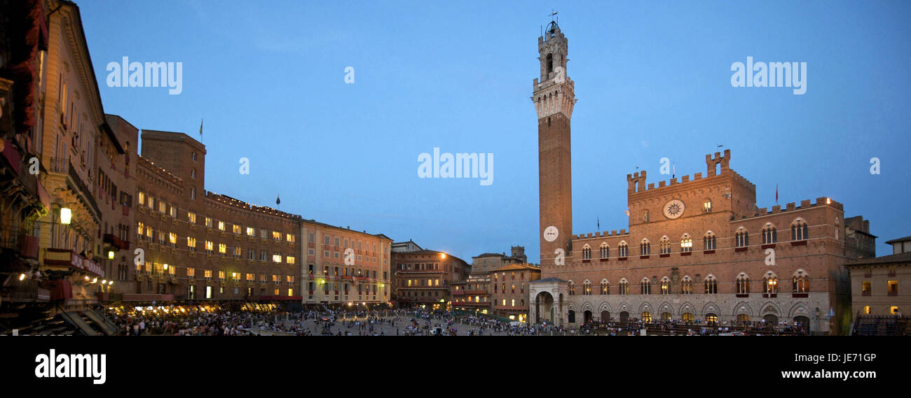 Italien, Toskana, Siena, Abendstimmung auf der Piazza del Campo, Stockfoto