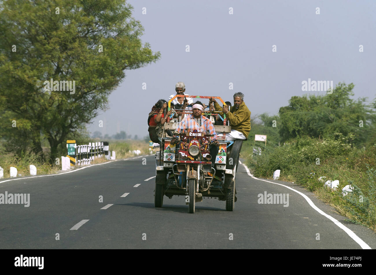 Indien, Gujarat, auf einem Dreirad taxi auf dem Weg, Stockfoto
