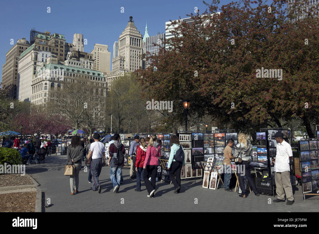 USA, Amerika, New York, Manhattan, Battery Park, Touristen und Händler, Stockfoto