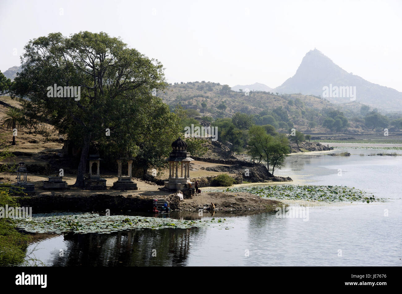 Indien, Rajasthan, Region von Udaipur, Eklingji, Pavillons im Wasser, Stockfoto