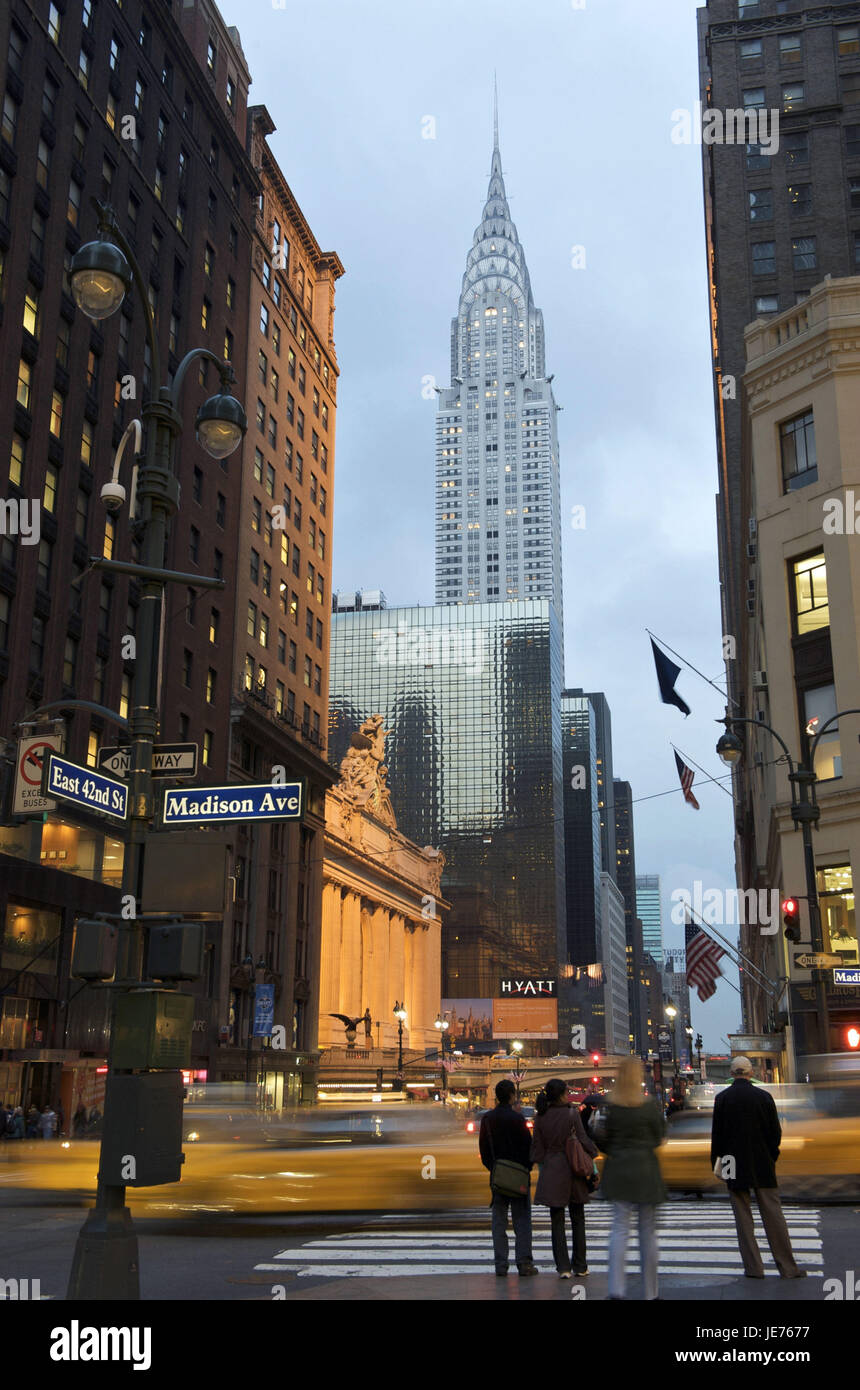 Die USA, Amerika, New York, Manhattan, Hauptbahnhof und Chrysler Building in der Nacht, Stockfoto