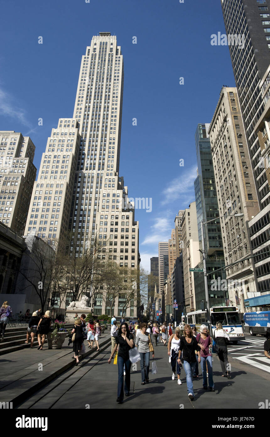 USA, Amerika, New York, Manhattan, 5Th Avenue, Touristen auf der Straße, Stockfoto