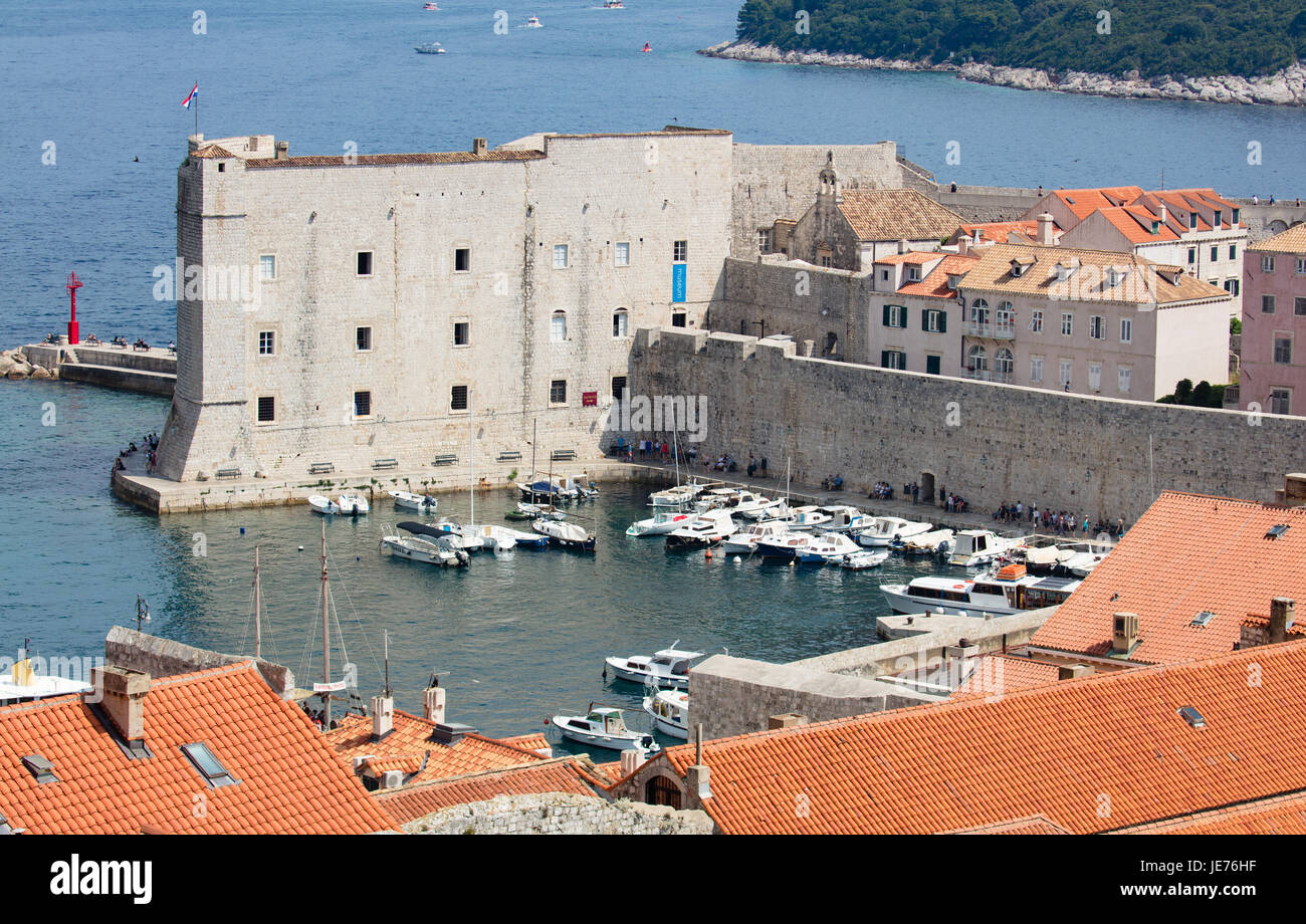 Fort St. John zum Schutz des Hafens von der mittelalterlichen Stadt von Dubrovnik an der dalmatinischen Küste von Kroatien Stockfoto