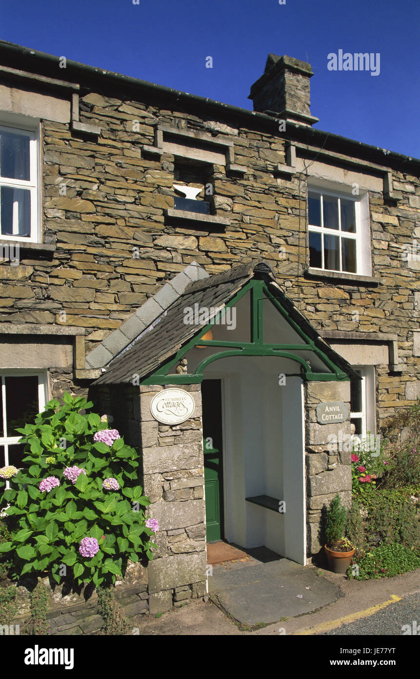 Großbritannien, England, Cumbria, Sole-Viertel, nahe Sawrey, Hütte, Detail, Eingang, Europa, Ort, Ziel, Ort von Interesse, Gebäude, Architektur, Stadtmauer, Stein Mauern, Stein-Struktur Weg, Fassade, Steinfassade, Landhaus, Wohnhaus, Blumen, Pflanzen, menschenleer, Stockfoto