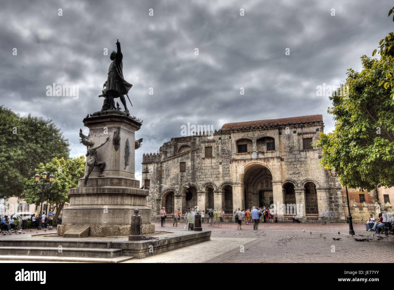 Plaza Colon mit Kolumbus-Denkmal und Kathedrale, Santo Domingo, Dominikanische Republik, Stockfoto
