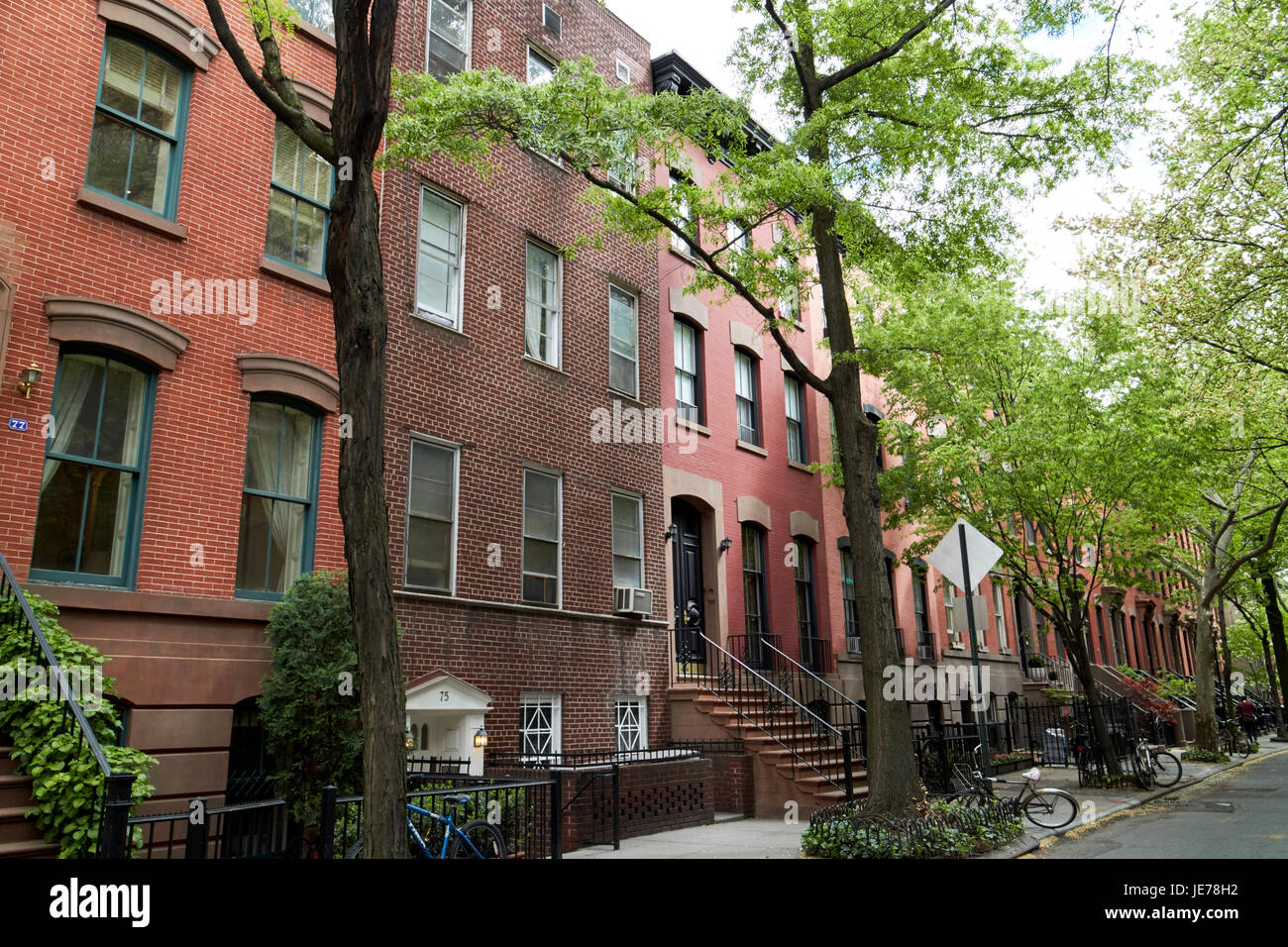 Reihenhäuser aus rotem Backstein auf Charles Street Greenwich Village, New York City USA Stockfoto