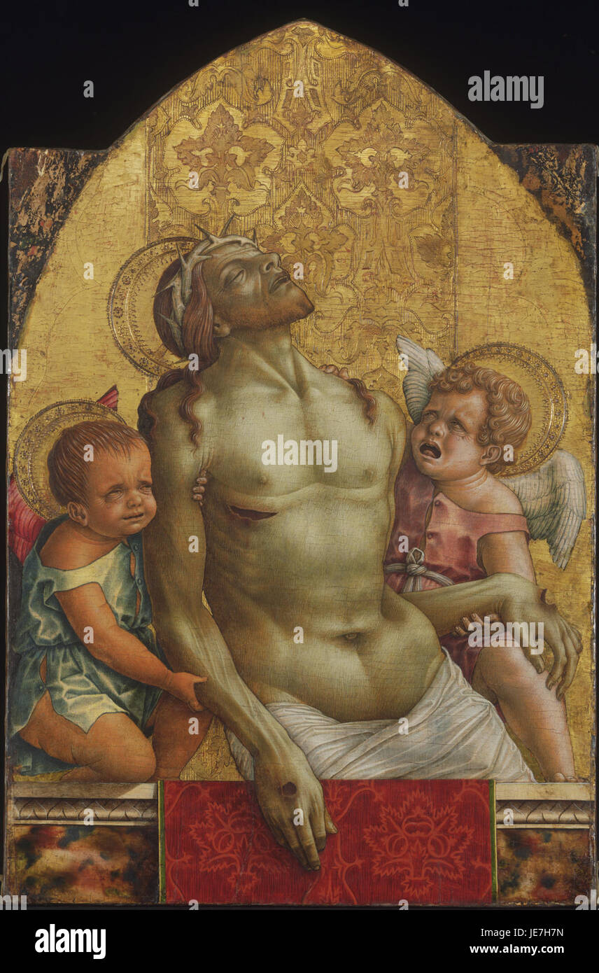 „Dead Christ Supported by Two Angels“ ist ein Gemälde von Carlo Crivelli, das beispielhaft für religiöse Kunst der Renaissance ist. Das Stück zeigt Christus nach der Kreuzigung, unterstützt von zwei Engeln, und zeigt Crivellis Meisterschaft in der religiösen Ikonographie. Stockfoto