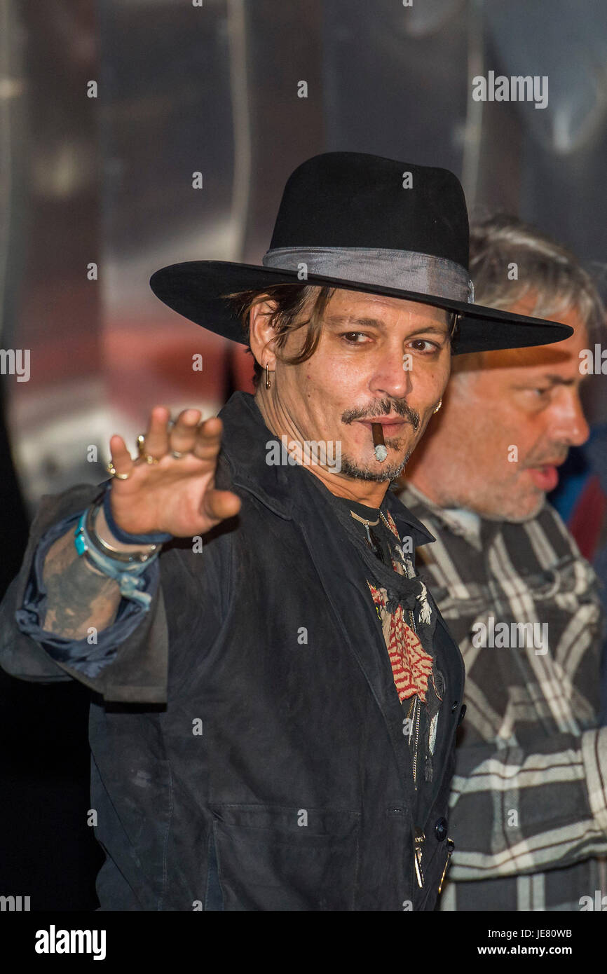 Glastonbury, Somerset, UK. 22. Juni 2017. Johnny Depp präsentiert seine Lieblingsfilme in Cineramageddon - 2017 Glastonbury Festival, würdig Farm. Glastonbury, 22. Juni 2017 Credit: Guy Bell/Alamy Live-Nachrichten Stockfoto