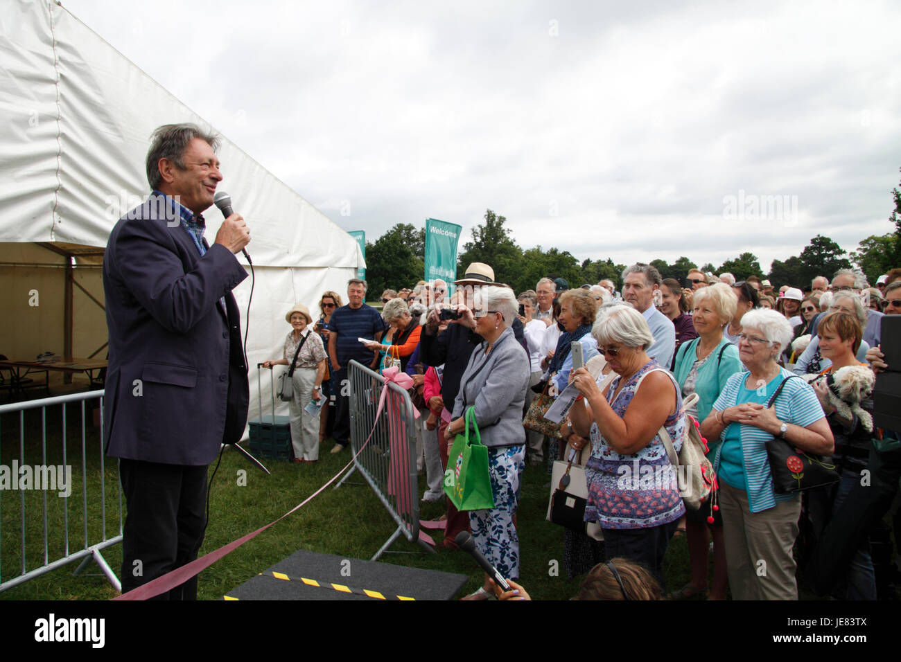 Blenheim, UK. 23. Juni 2017. Alan Titchmarsh öffnen Blenheim Flowershow Credit: MELVIN grün/Alamy Live News Stockfoto