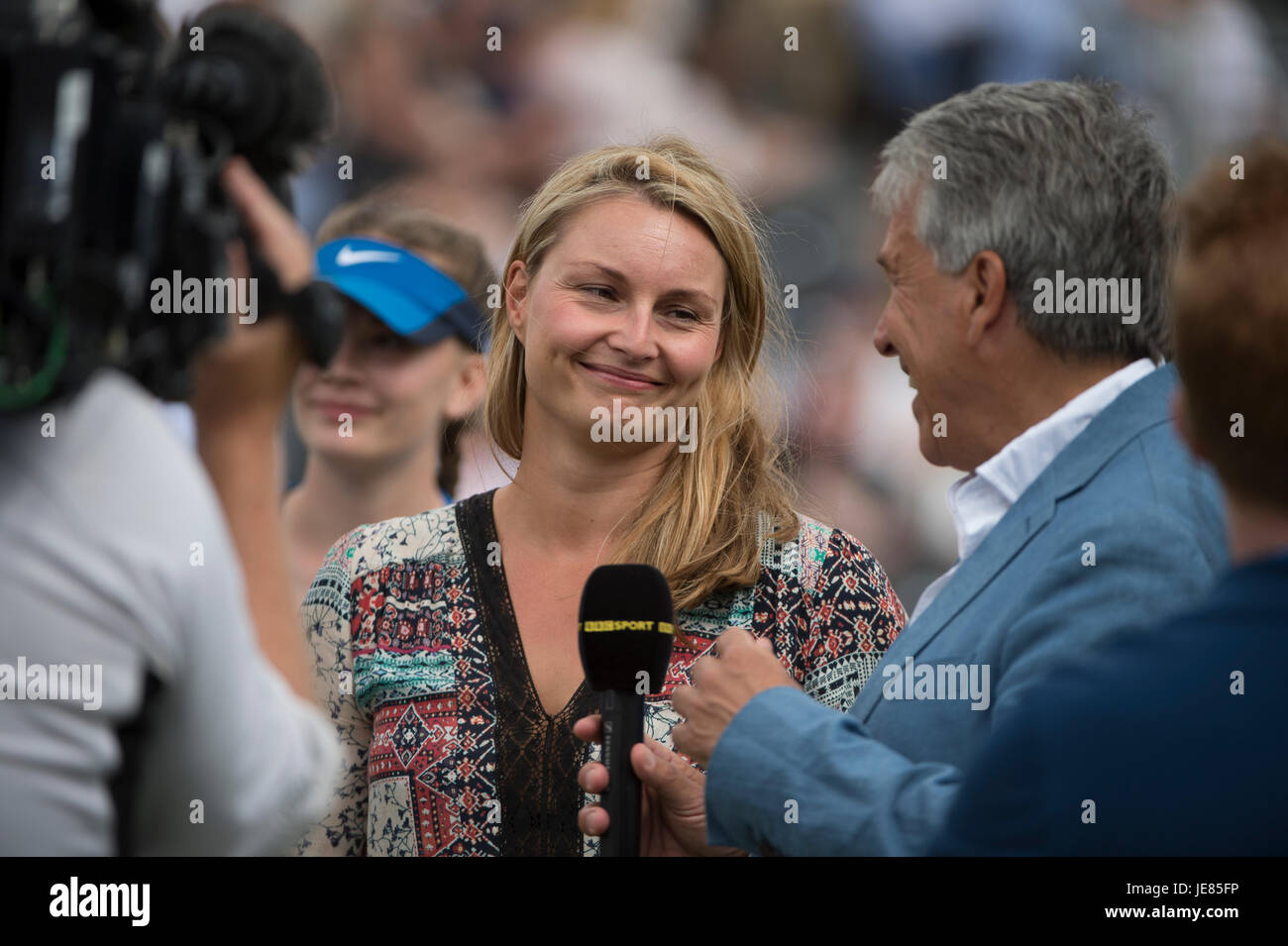 Die Queen's-Club, London, UK. 23. Juni 2017. Tag 5 der 2017 Aegon  Championships. Während der letzten 1997 traf Mark Philippoussis noch ein  weiteres Ass vorbei Goran Ivanisevic, 40-0 zu bewegen. Goran, so