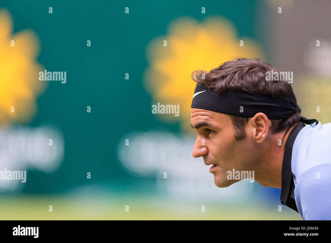 Roger Federer der Schweiz warten darauf, bei der 25. Gerry Weber Open in Halle zu erhalten. Stockfoto