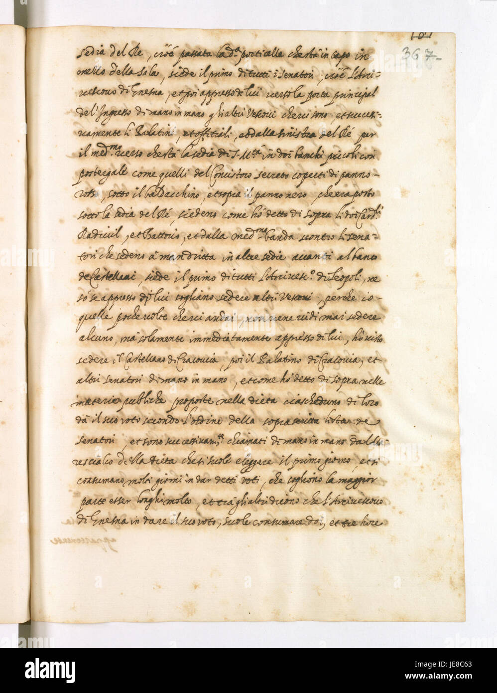 Dieses historische Dokument, bekannt als „Itinerariusz legata papieskiego Henryka Gaetano“, wurde von Giovanni Paolo Mucante geschrieben. Er beschreibt die Reisen des päpstlichen Legaten Henryk Gaetano, eines Vertreters des Papstes, während seiner diplomatischen und religiösen Missionen. Das Dokument ist Teil der kirchlichen Geschichte und des italienischen Erbes. Stockfoto