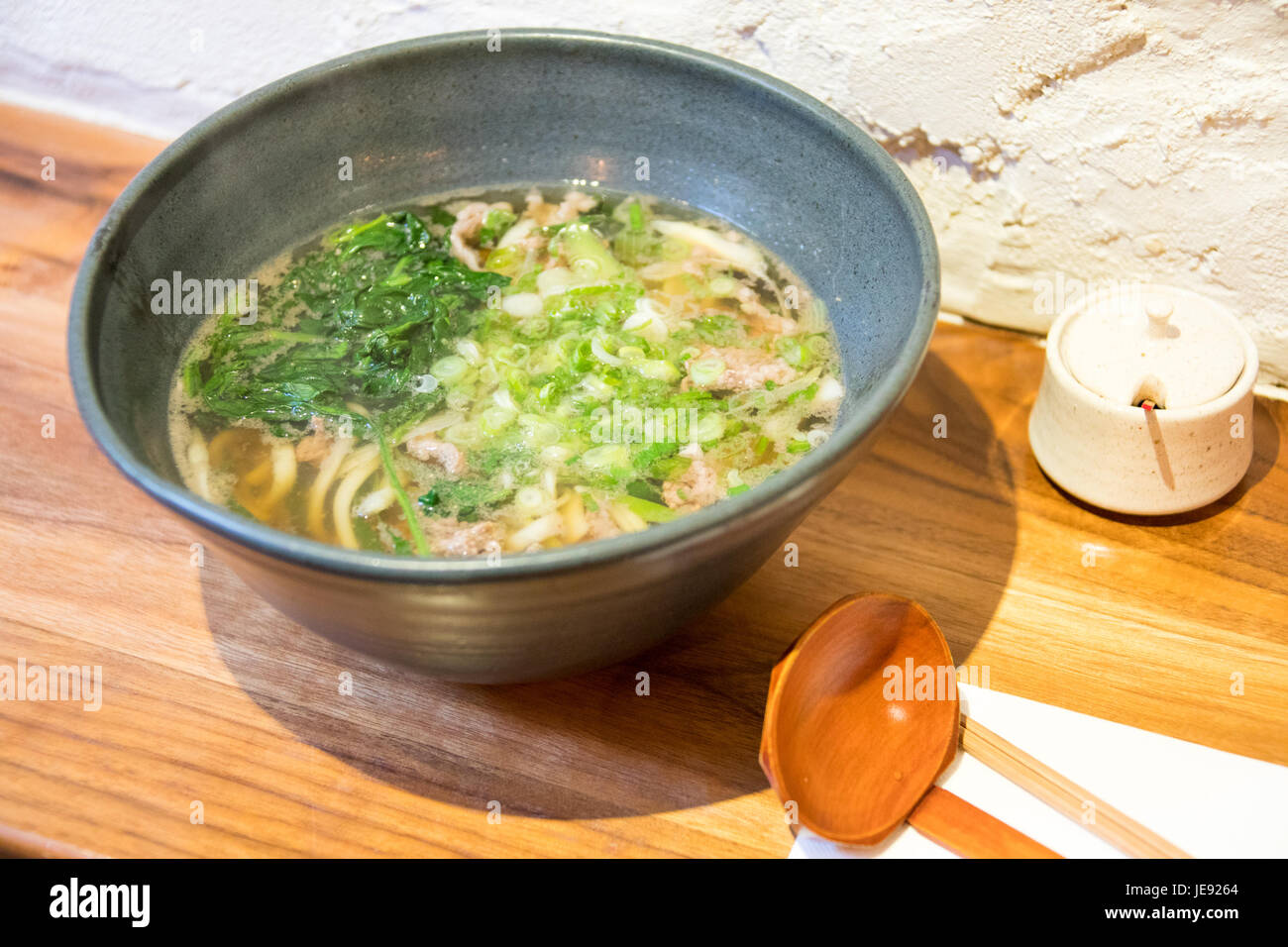 Gyunan Udon, Washugyu Rindfleisch und Tokio Negi, Raku japanische Udon-ya Restaurant, East Village, Manhattan, New York City Stockfoto