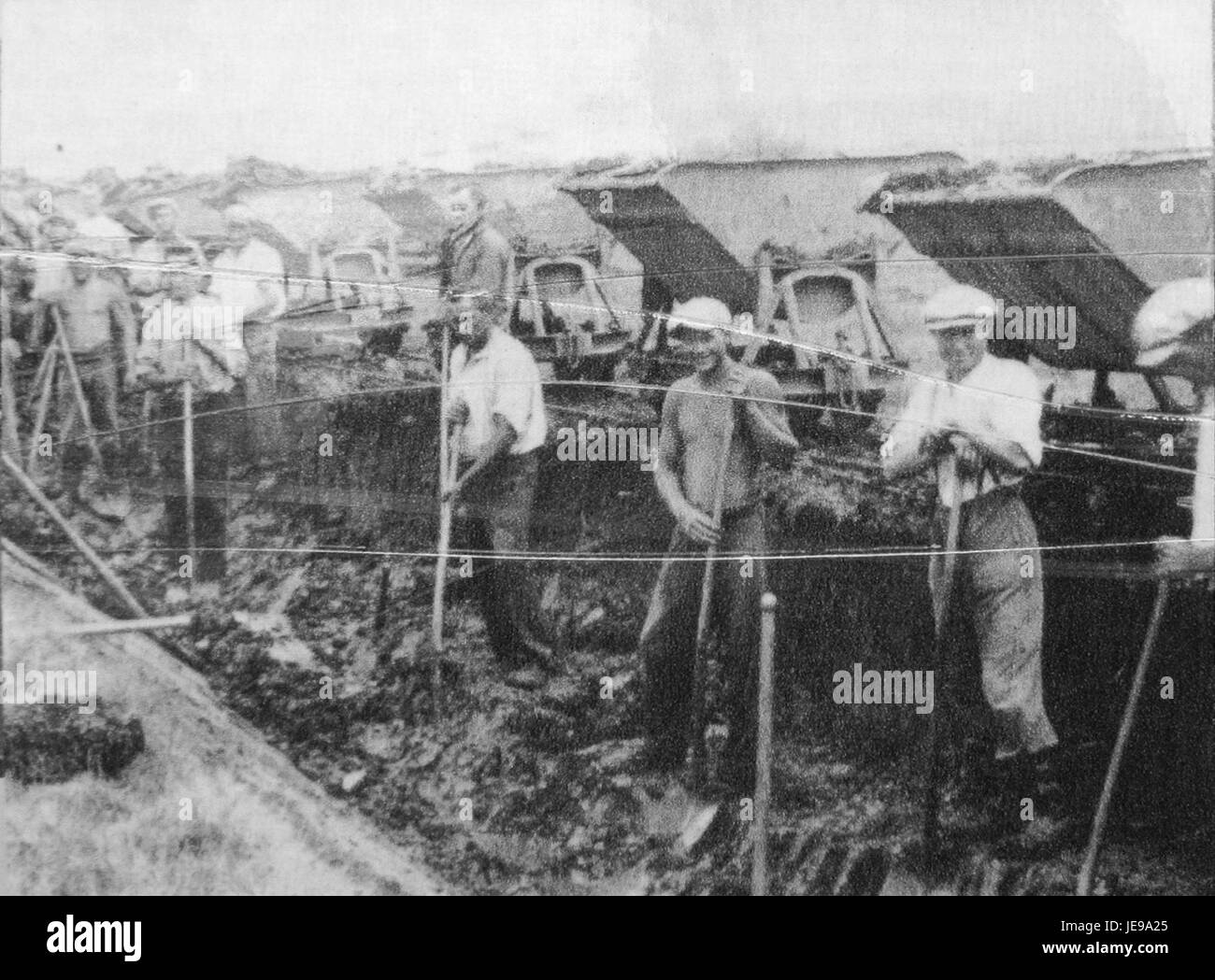 Diese Abbildung zeigt das Entwässerungssystem des Roten Bruchs in Walldorf. Die Entwässerungsinfrastruktur ist Teil der lokalen Umweltmanagementbemühungen zur Erhaltung des natürlichen Gleichgewichts des Landes. Stockfoto