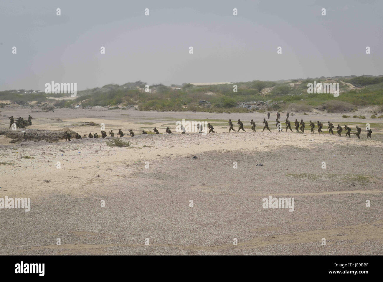 Das Foto zeigt eine Jazeera Airways-Trainingseinheit im August 2014. An der Sitzung beteiligt sich eine Gruppe von Luftfahrtfachleuten, die an Flugsimulationen teilnehmen, wobei der Schwerpunkt auf Qualifikationsschulungen und Betriebsbereitschaft für das Personal der Fluggesellschaften liegt. Stockfoto
