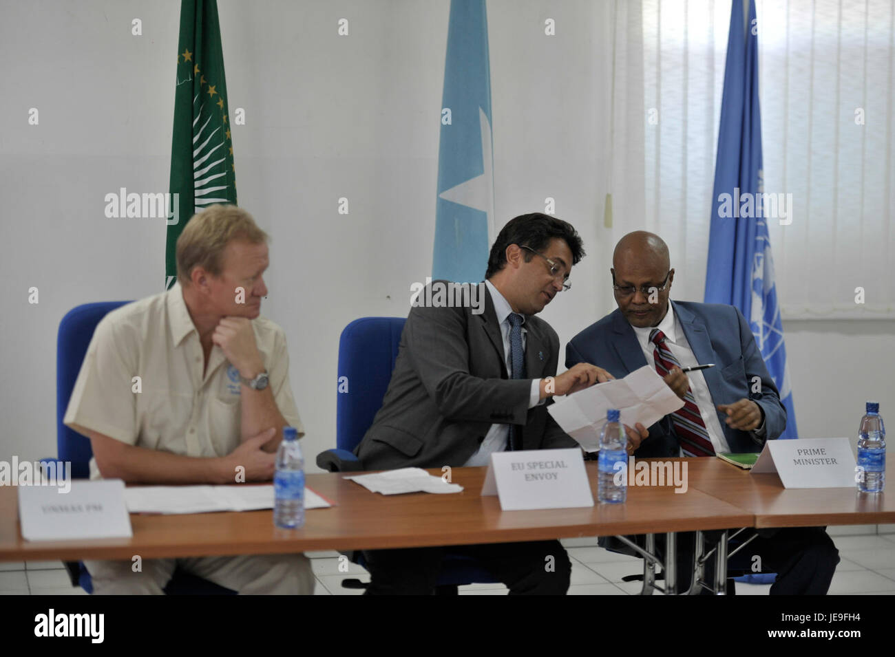 Das Foto zeigt einen Moment der UNMASS-Pressekonferenz am 9. April 2014, bei der es um Diskussionen über Minenräumungsmaßnahmen und humanitäre Maßnahmen ging. Stockfoto