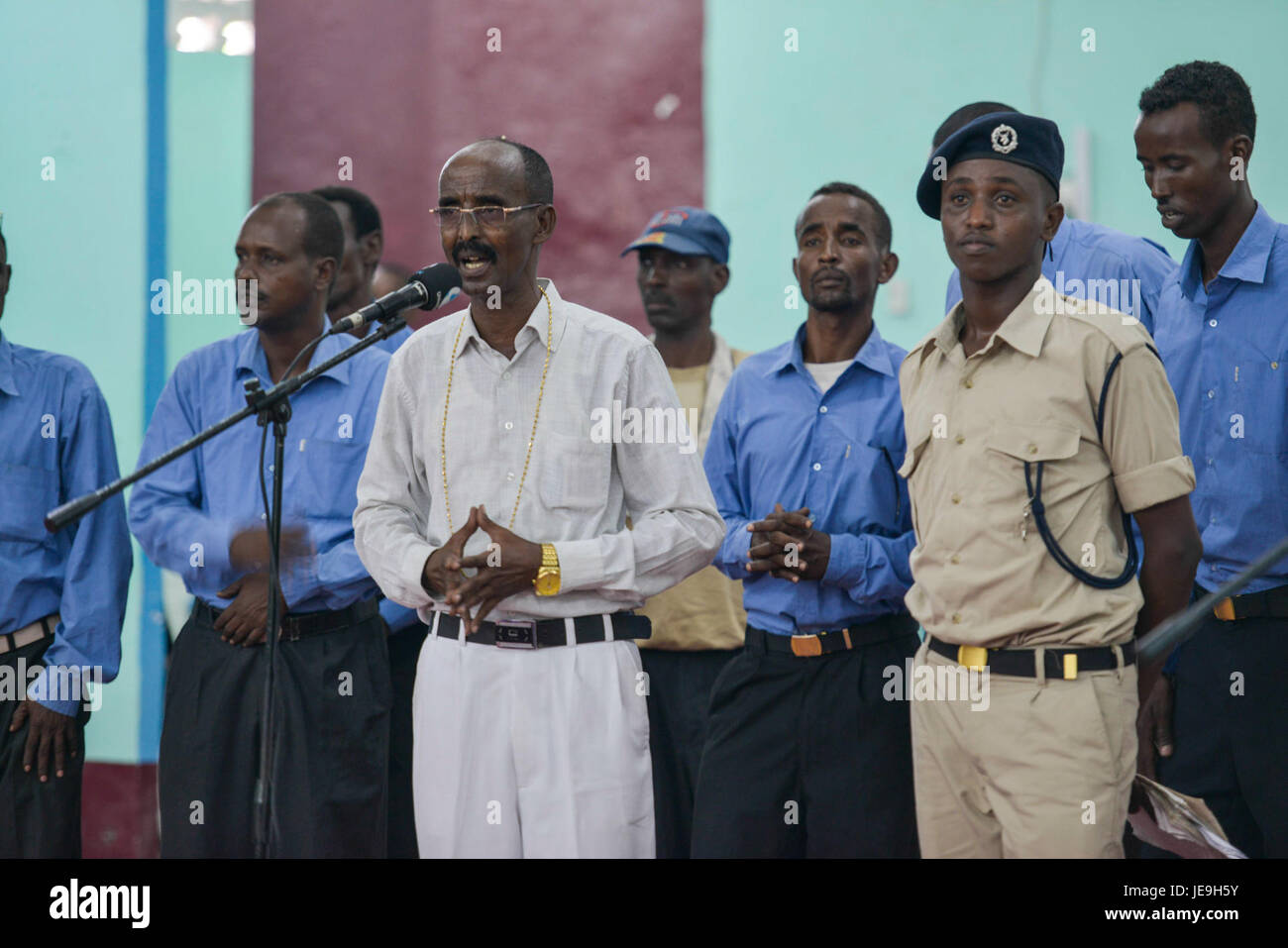 „2014 05 10 Start of Caretakers Training-5 (14149864001)“ bezieht sich auf eine Veranstaltung am 10. Mai 2014, bei der die fünfte Sitzung der Caretaker Training mit dem zugehörigen Code 14149864001 eingeleitet wurde. Stockfoto