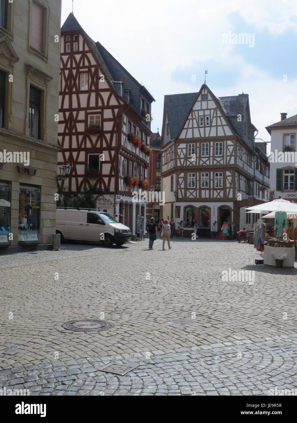 Der Kirschgarten in Mainz ist ein historischer Garten, der für seine traditionelle Architektur und seine ruhige Umgebung bekannt ist. Sie war ein Ort von kultureller und gesellschaftlicher Bedeutung in der Mainzer Geschichte. Stockfoto