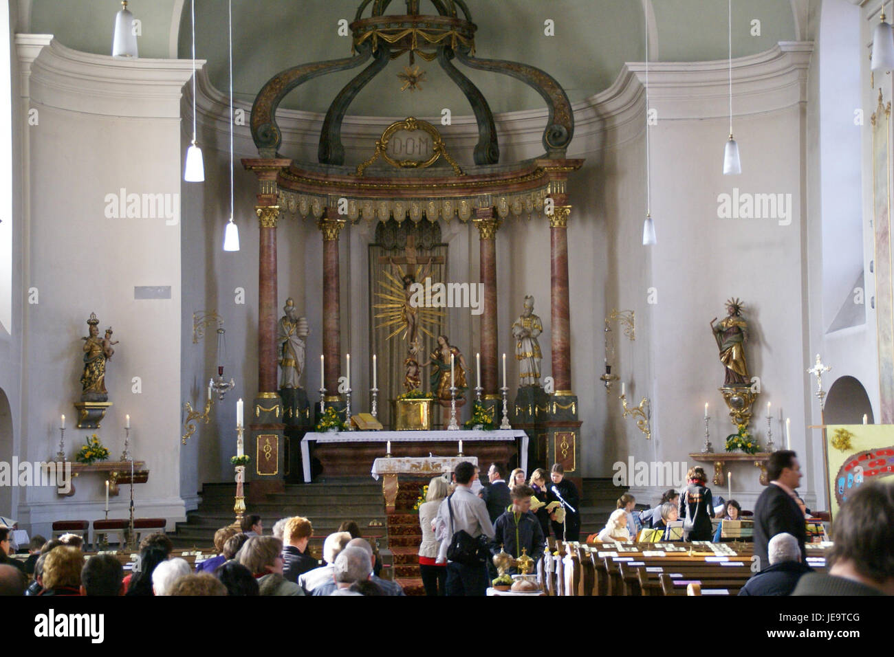 2013.04.07.093815 Altar St. Maria Magdalena Kirche Gernsheim Stockfoto