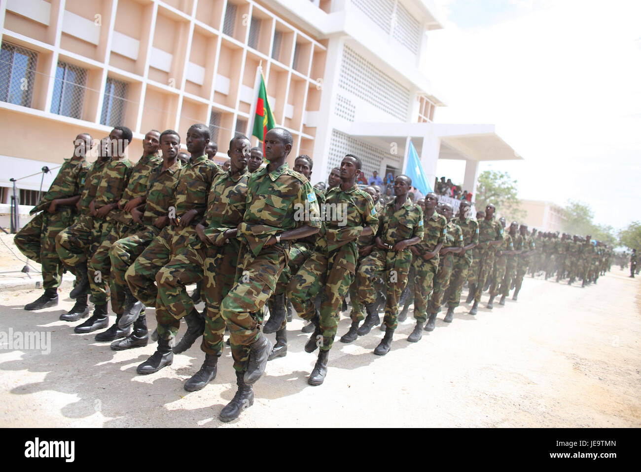 Ein Foto, das während des Tages der Streitkräfte am 12. April 2013 aufgenommen wurde und einen Moment der militärischen Beobachtungen und Feierlichkeiten festgehalten hat. Der Tag ehrt Militärpersonal und ihre Beiträge zur nationalen Verteidigung. Stockfoto