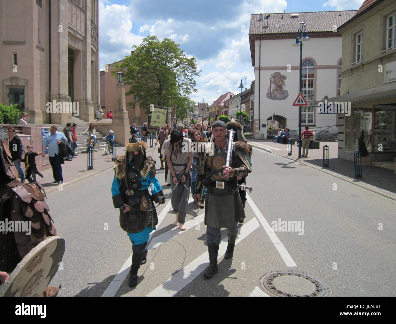 Der Ochinheimer Mittelaltermarkt ist ein jährlich stattfindendes Ereignis in Deutschland, das die mittelalterliche Kultur feiert. Hier finden Sie historische Nachstellungen, Kunsthandwerk aus der Zeit sowie mittelalterliche Speisen und Musik. Stockfoto