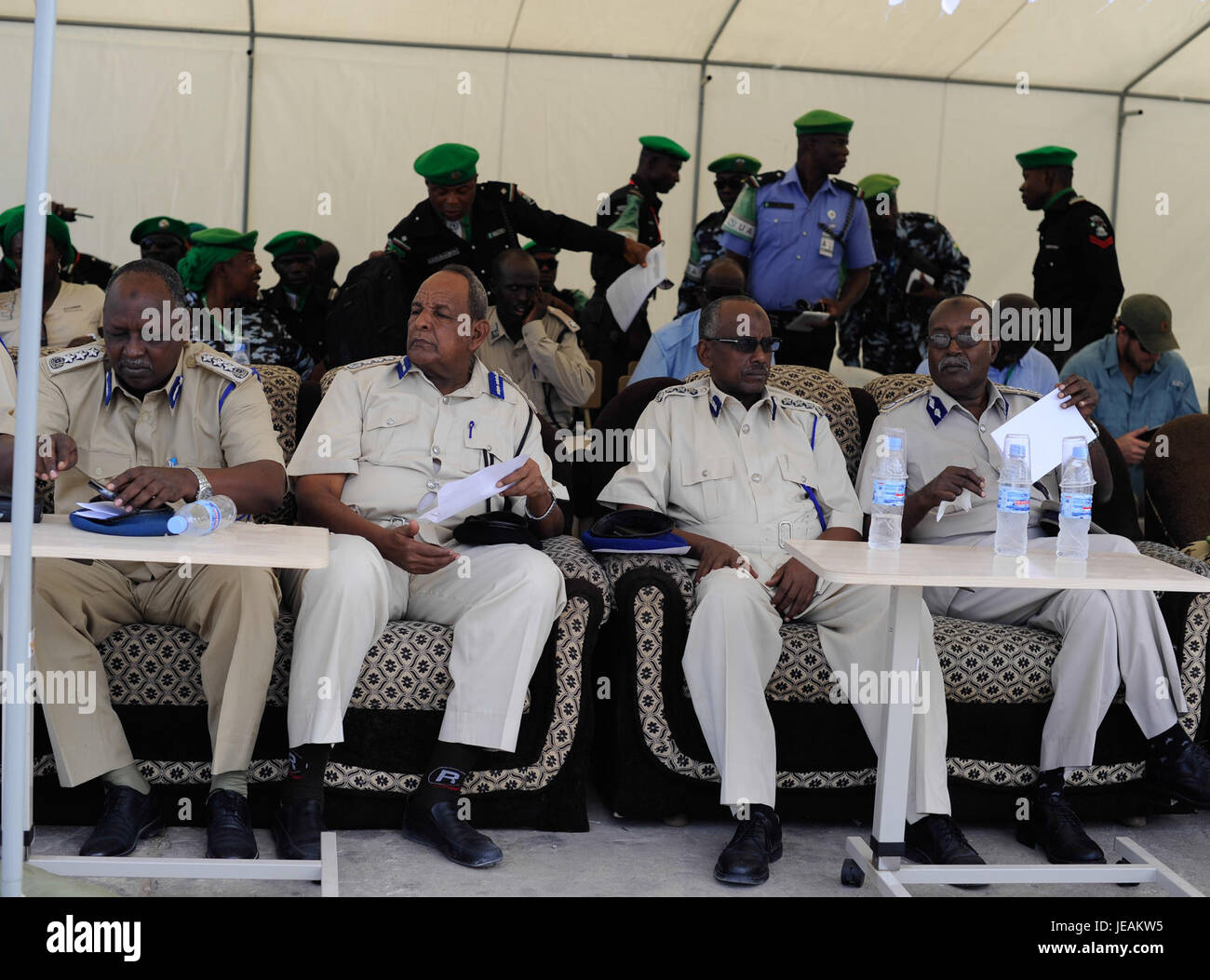 Ein Foto von der Nigeria FPU Medal Ceremony 2014, die am 5. Dezember 2014 stattfand. Das Bild zeigt das Militär, das im Rahmen einer feierlichen Anerkennungszeremonie in Nigeria Medaillen erhält. Stockfoto