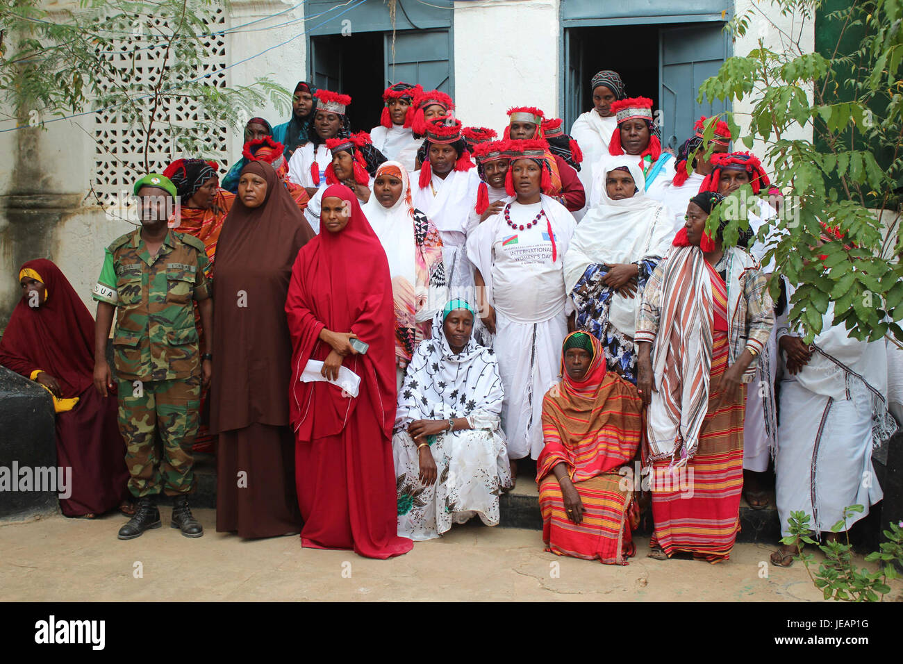 2015 treffen 01 ENDF Soldatinnen Baidoa Frauen Gruppe-5 (21244962503) Stockfoto