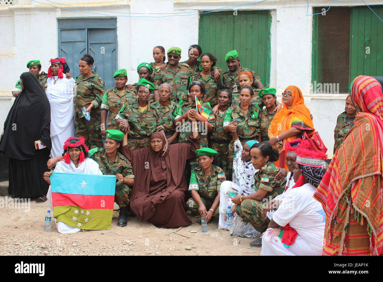2015 treffen 01 ENDF Soldatinnen Baidoa Frauen Gruppe-7 (21854102402) Stockfoto
