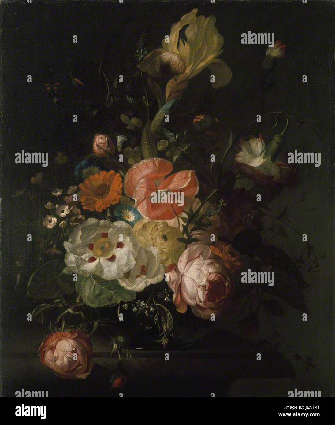 Reproduktion von Rachel Ruyschs berühmtem Gemälde „Blumen in einer Vase auf einer Steinplatte“ mit detaillierten Blumenarrangements in einer Vase auf einer Steinoberfläche. Das Gemälde spiegelt die Beherrschung der botanischen Themen und der Stillleben wider. Stockfoto