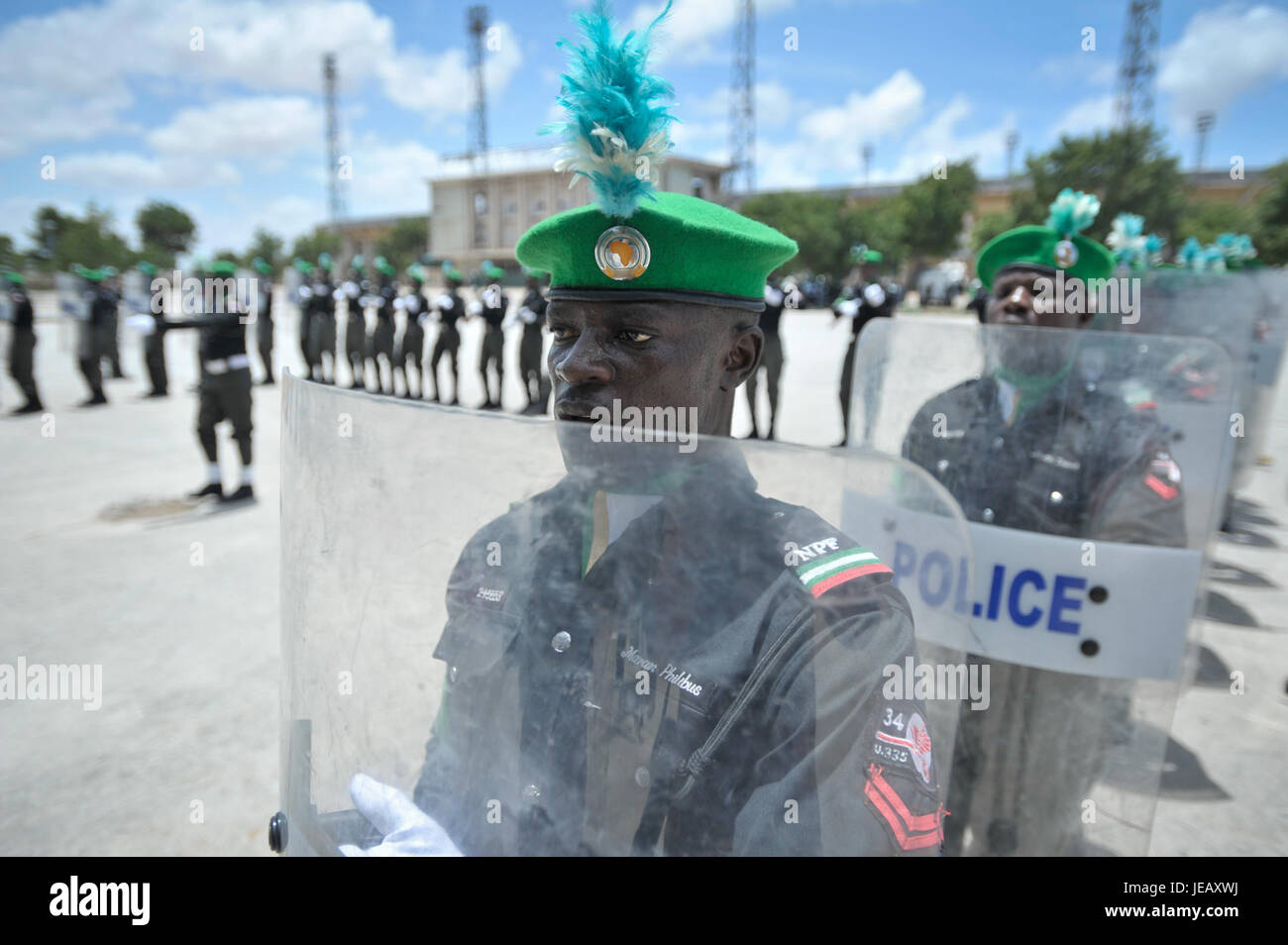 Ein Foto, das während einer Medaillenzeremonie am 9. April 2013 in Nigeria aufgenommen wurde. Die Veranstaltung feiert die Erfolge und Anerkennung von Einzelpersonen oder Gruppen für ihren Beitrag zur Gesellschaft. Stockfoto