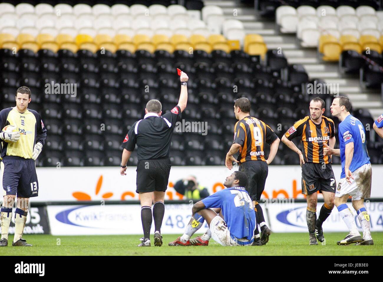 Ingeborg JAIDI ist gezeigten RED HULL CITY V BIRMINGHAM CITY KC STADIUM HULL ENGLAND 24. Februar 2007 Stockfoto