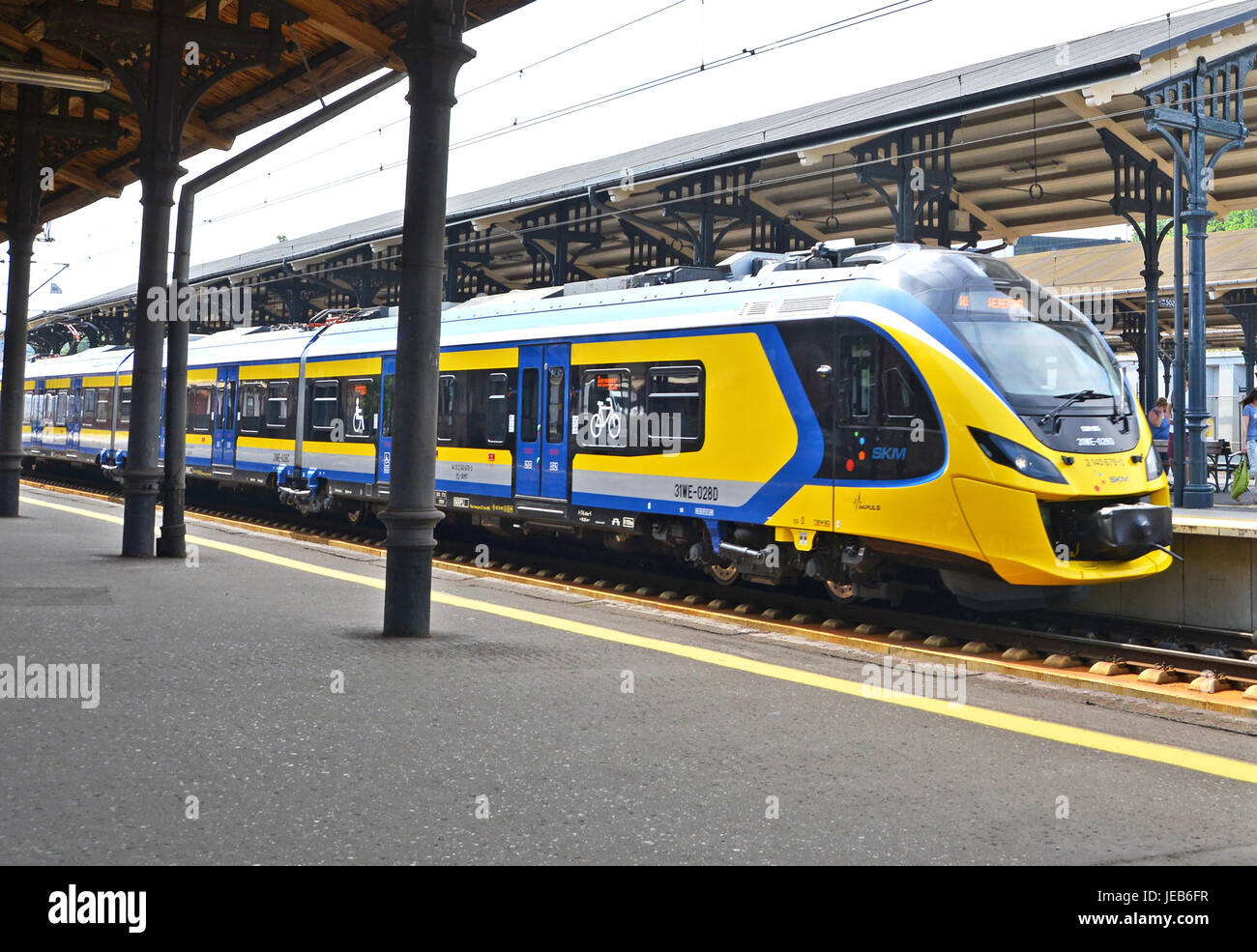 SKM Zug im Bahnhof Gdansk Glowny Polen Stockfoto