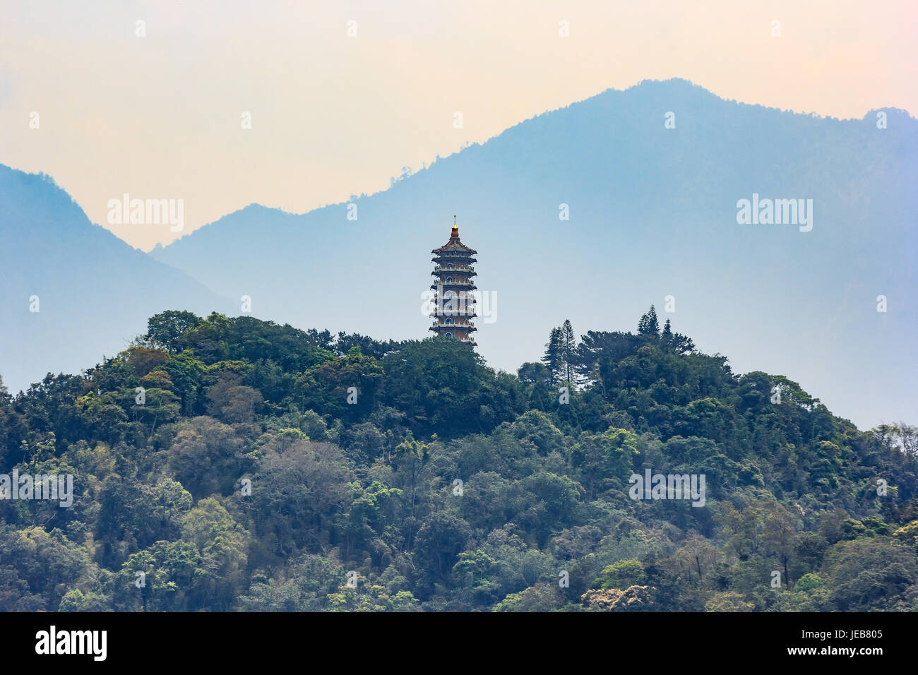 Blick auf Ci En Pagode in der Nähe von Sonne-Mond-See in Nantou, Taiwan Stockfoto