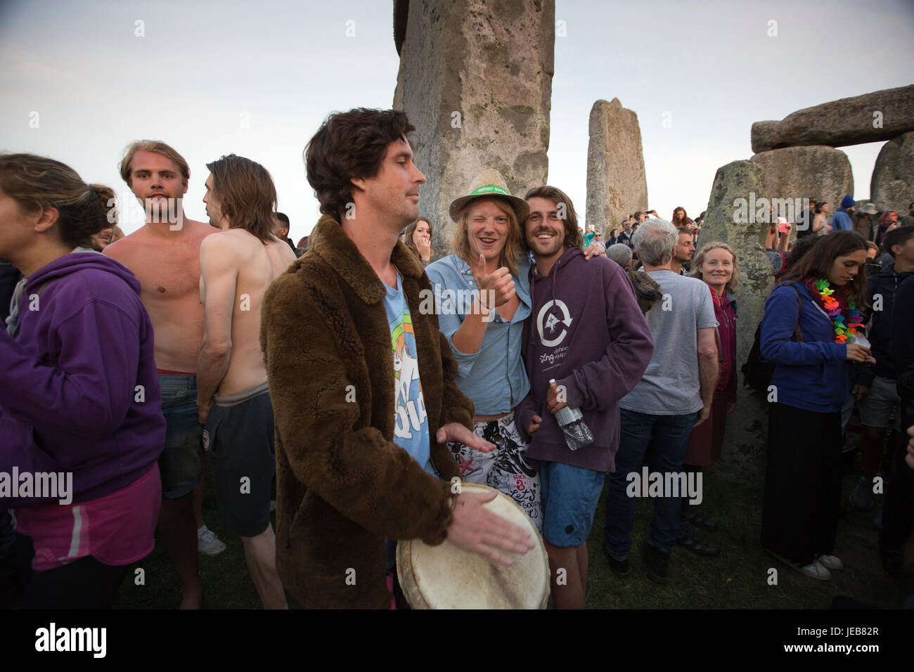 Stonehenge, alte prähistorische Stätte, Ort der Anbetung und Feier zum Zeitpunkt der Sommersonnenwende, Wiltshire, England, Vereinigtes Königreich Stockfoto