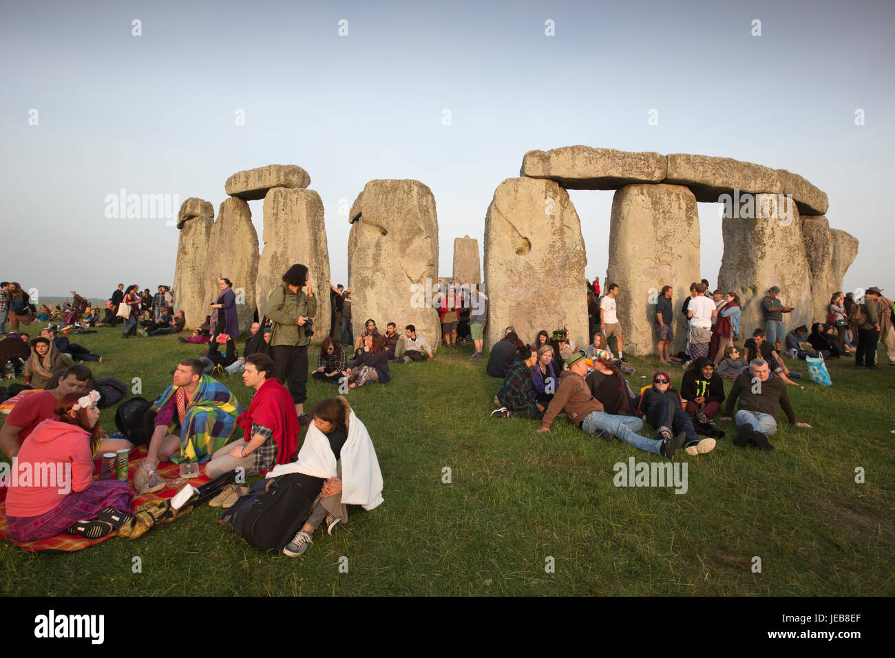 Stonehenge, alte prähistorische Stätte, Ort der Anbetung und Feier zum Zeitpunkt der Sommersonnenwende, Wiltshire, England, Vereinigtes Königreich Stockfoto