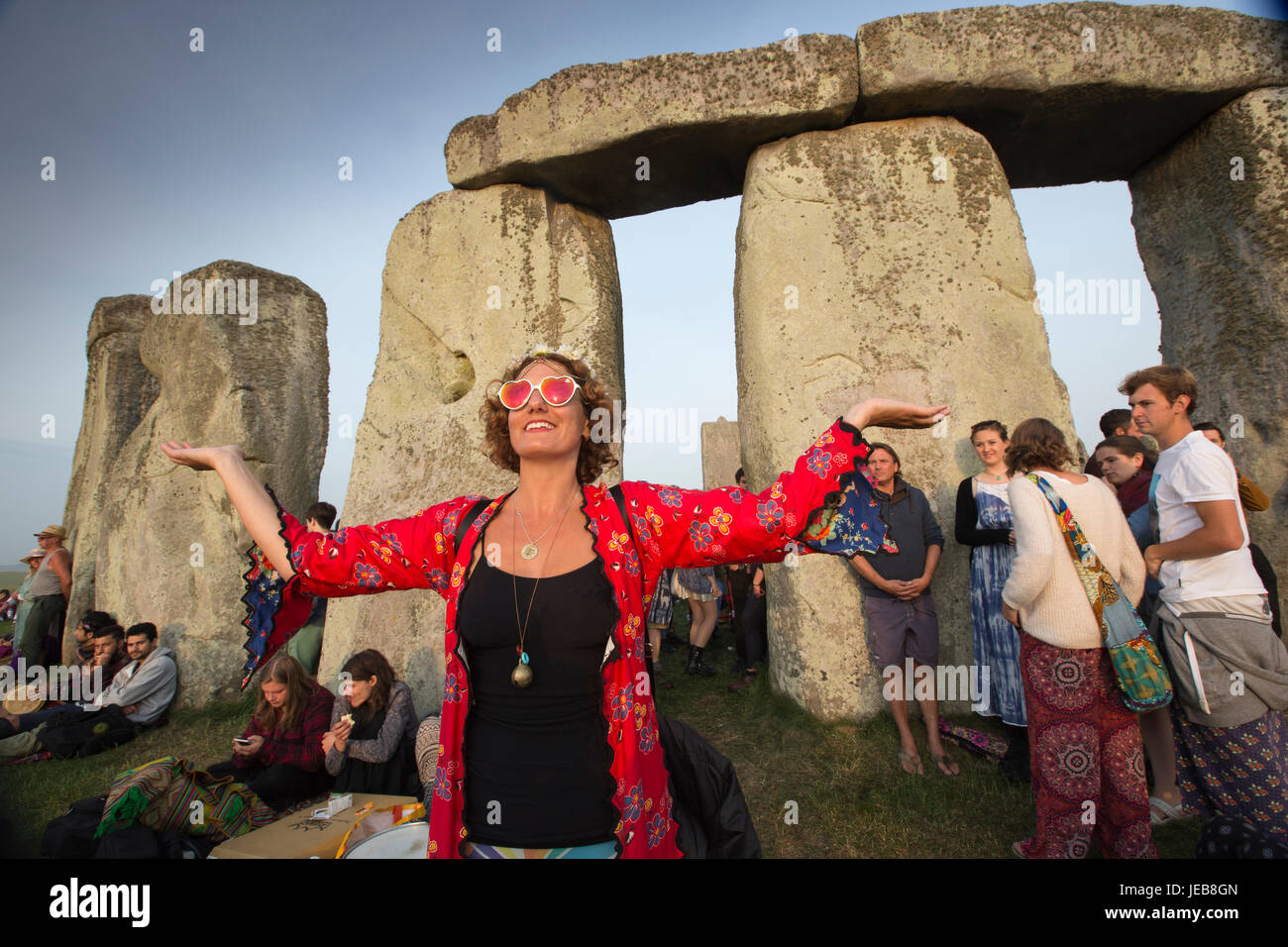 Stonehenge, alte prähistorische Stätte, Ort der Anbetung und Feier zum Zeitpunkt der Sommersonnenwende, Wiltshire, England, Vereinigtes Königreich Stockfoto