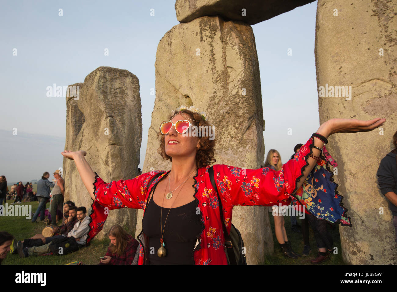 Stonehenge, alte prähistorische Stätte, Ort der Anbetung und Feier zum Zeitpunkt der Sommersonnenwende, Wiltshire, England, Vereinigtes Königreich Stockfoto
