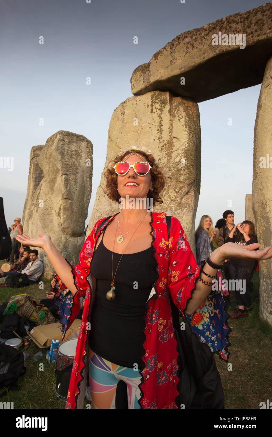 Stonehenge, alte prähistorische Stätte, Ort der Anbetung und Feier zum Zeitpunkt der Sommersonnenwende, Wiltshire, England, Vereinigtes Königreich Stockfoto