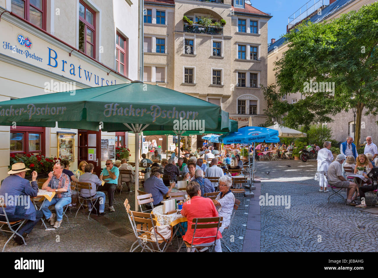 Restaurants und Cafés in Dreifaltigkeitsplatz, Altstadt, München, Bayern, Deutschland Stockfoto