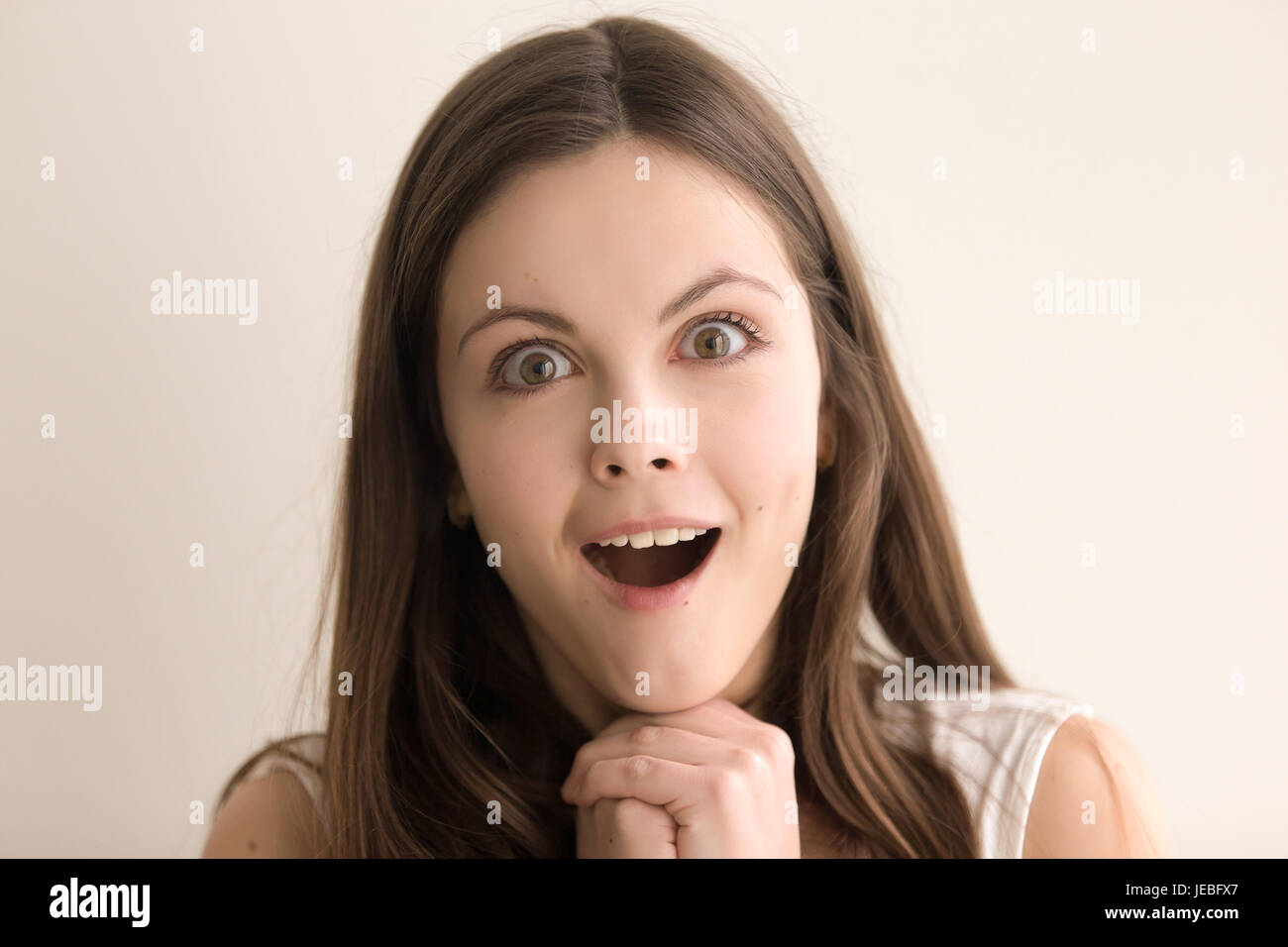 Unglaubliches Facial Für Ein Fickbares Girl Unglaubliches Facial Für Ein Fickbares Girl