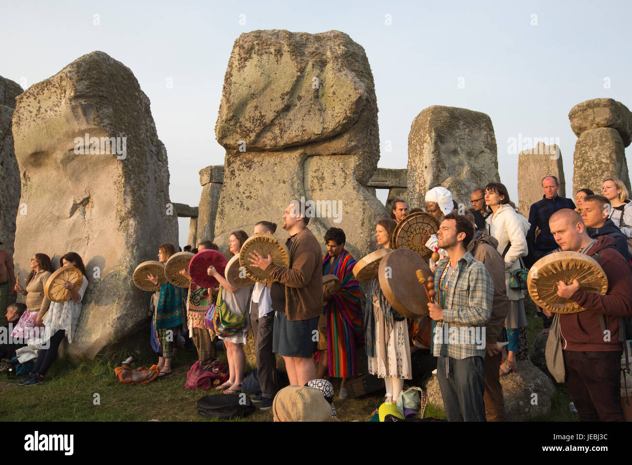 Stonehenge, alte prähistorische Stätte, Ort der Anbetung und Feier zum Zeitpunkt der Sommersonnenwende, Wiltshire, England, Vereinigtes Königreich Stockfoto