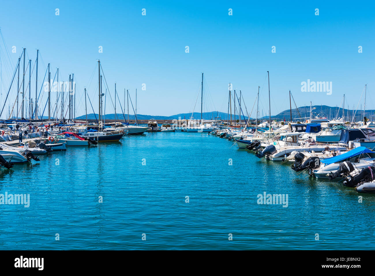 Boote im Hafen von Alghero, Sardinien Stockfoto