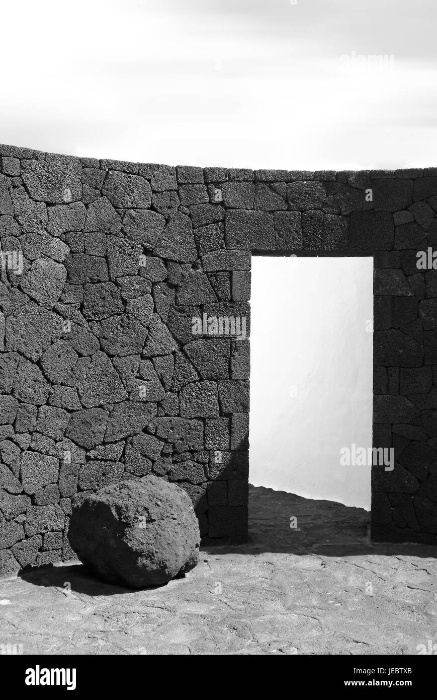 Gebäude, Lavastein, defensive Wand, Tür, Lanzarote, Kanarische Inseln, s/w, Stockfoto