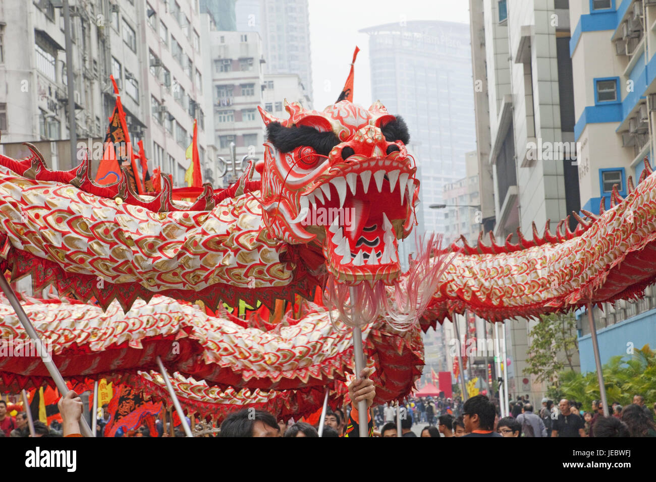 China, Hong Kong, der Drachentanz, Männer, Tradition, Massentourismus, speichern, Drachentanz, Tanz, Kultur, Papier-Drachen, Drachen, in Chinesisch, Menschen, Zahnräder, Biss, jung, Touristen, Stockfoto