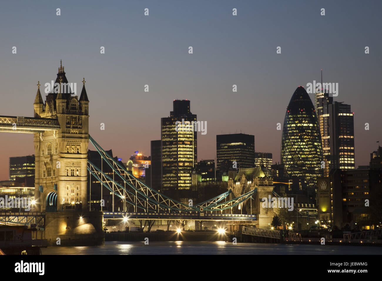 England, London, Skyline, Nacht, UK, Stadt, Themse, Fluss, Brücke, Tourismus, Sehenswürdigkeiten, Gebäude, Hochhäuser, Lichter, Stockfoto
