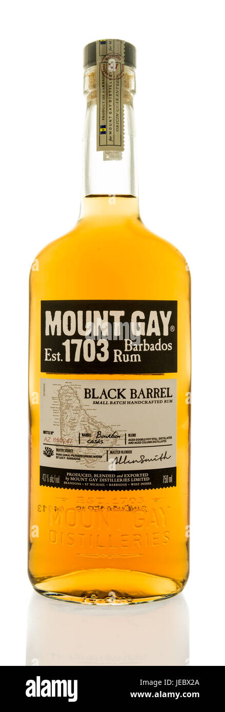 Winneconne, Wisconsin-17 Juni 2017: A Bottle of Mount Gay Rum auf einem isolierten Hintergrund Stockfoto