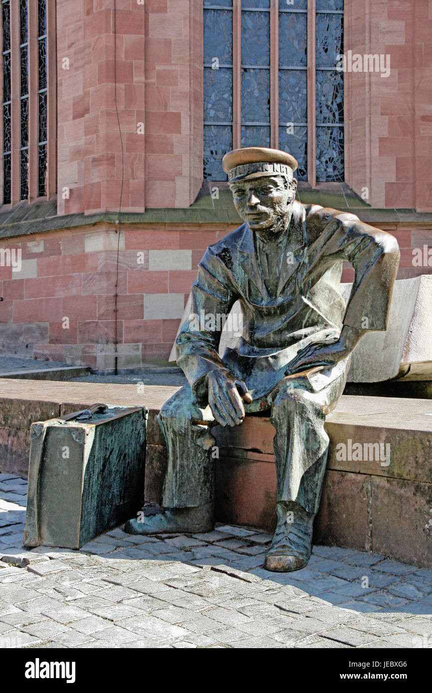 Deutschland, Rheinland-Pfalz, Zweibrücken, Bronzeskulptur, Porter, Skulptur, Bronze, sitzen, Koffer, Ort von Interesse, Tourismus, niemand, Koffer-Unterstützung, Beruf, Stockfoto